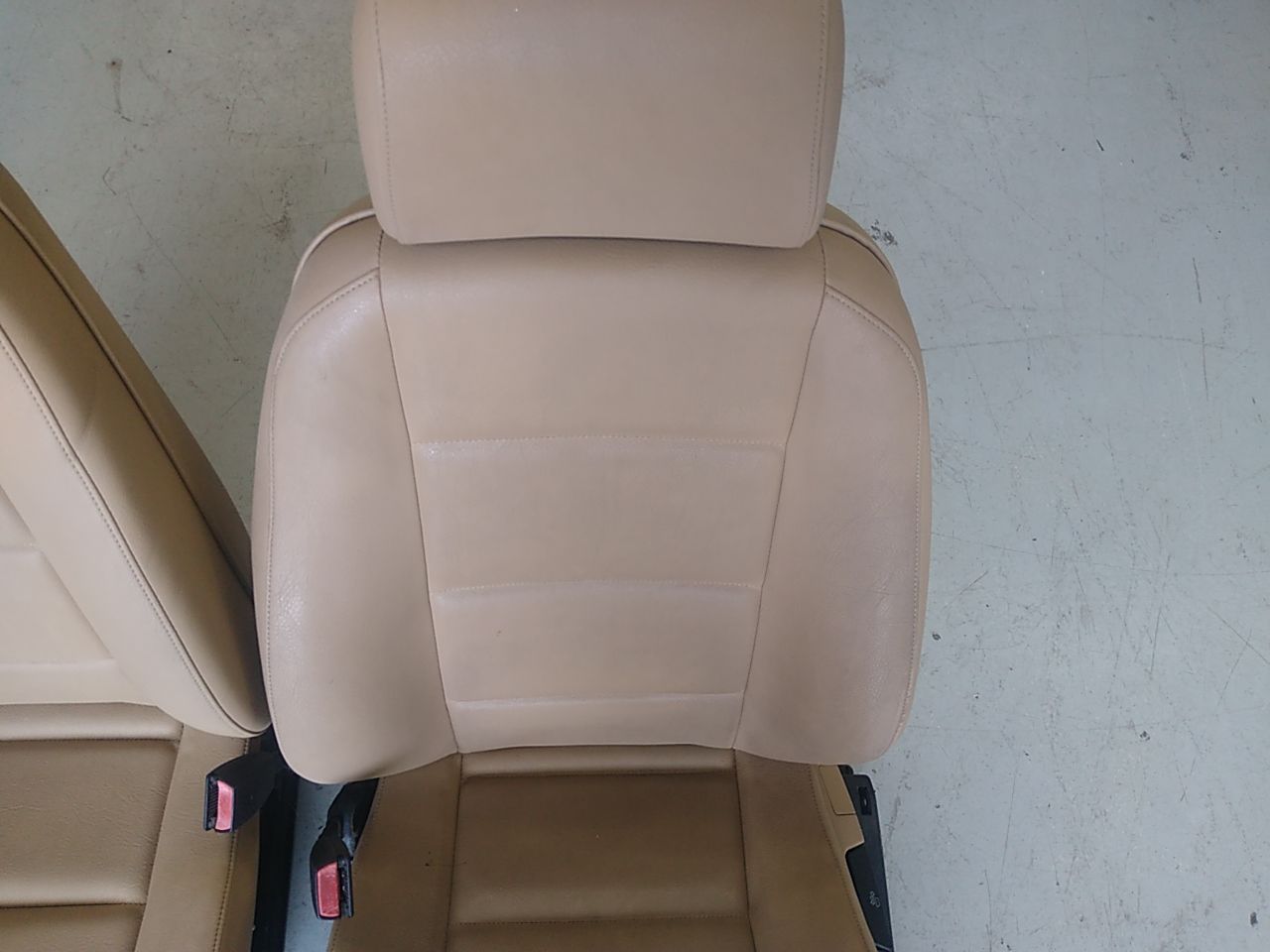 BMW 318i Front Seat Set