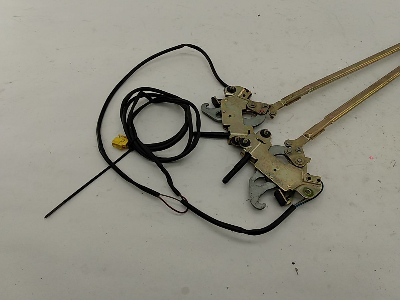 Mercedes SLK230 Roof Top Lock Hydraulic Latch Assembly