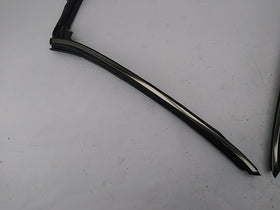 Mercedes SLK230 Front Center Convertible Top Seal - 0