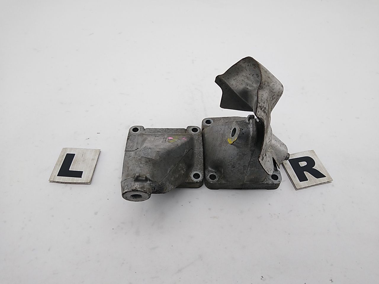 Mercedes SLK230 Pair Of Engine Mount Brackets - 0