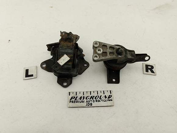 Hyundai Tiburon Pair Of Engine Mounts