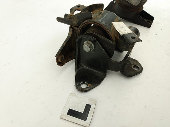 Hyundai Tiburon Pair Of Engine Mounts