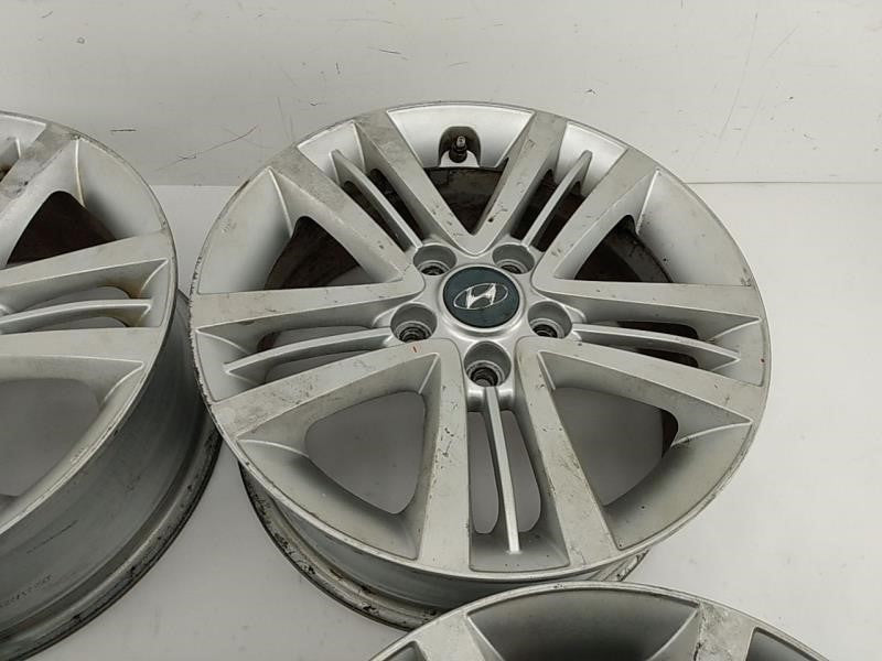 Hyundai Tiburon Set of 4 Wheels