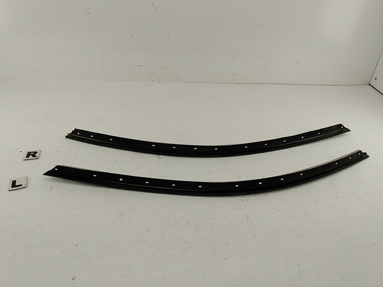 Hyundai Tiburon Pair Of Door Window Trim