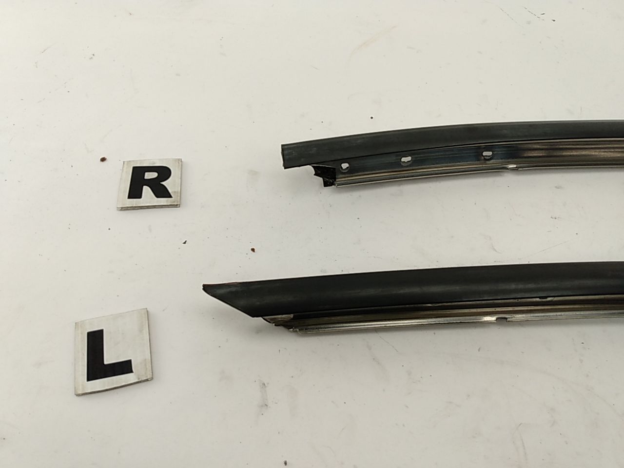 Hyundai Tiburon Pair Of Door Window Trim