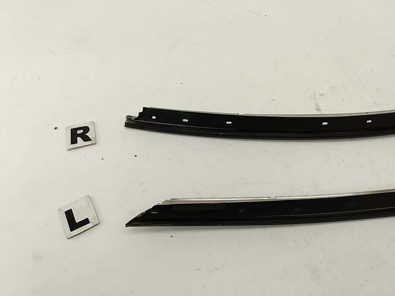 Hyundai Tiburon Pair Of Door Window Trim