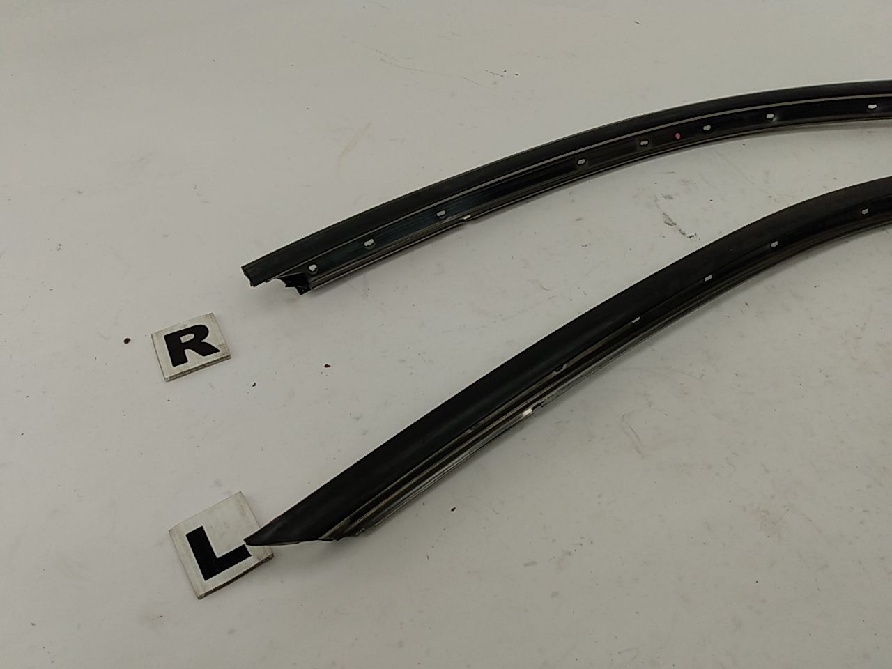Hyundai Tiburon Pair Of Door Window Trim