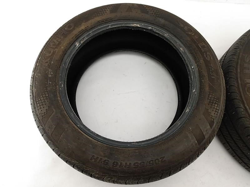 Hyundai Tiburon Pair Of Kumho Tires - 0