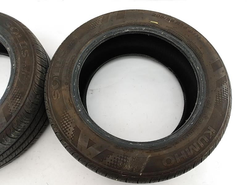 Hyundai Tiburon Pair Of Kumho Tires