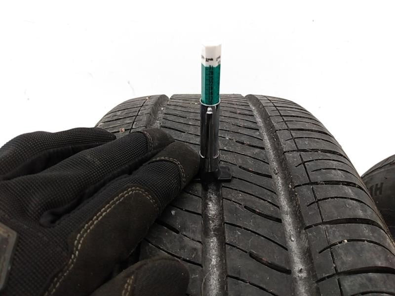 Hyundai Tiburon Pair Of Kumho Tires