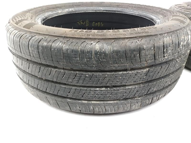 Hyundai Tiburon Pair Of Kumho Tires