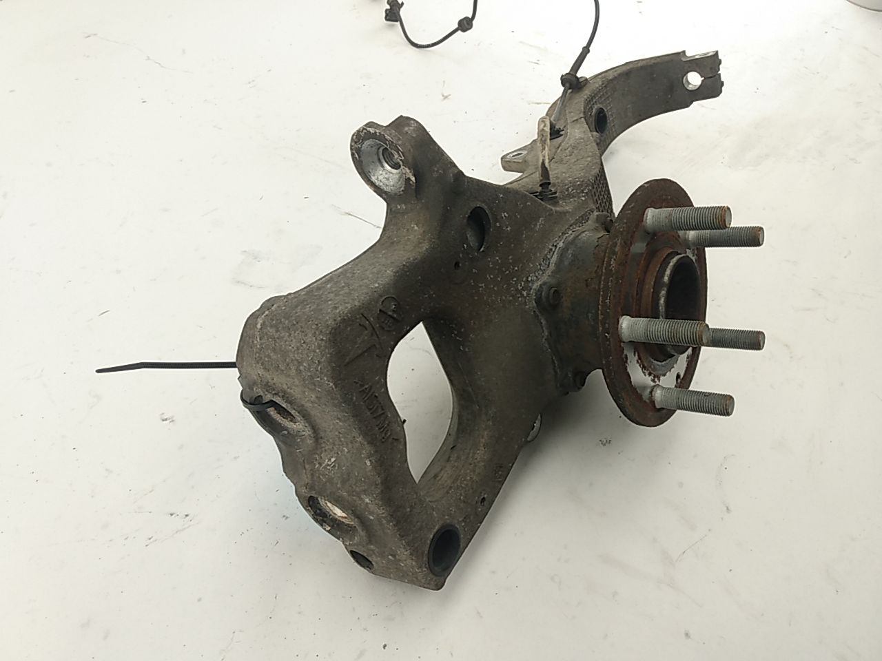 Tesla Model S Front Left Spindle Knuckle & Hub