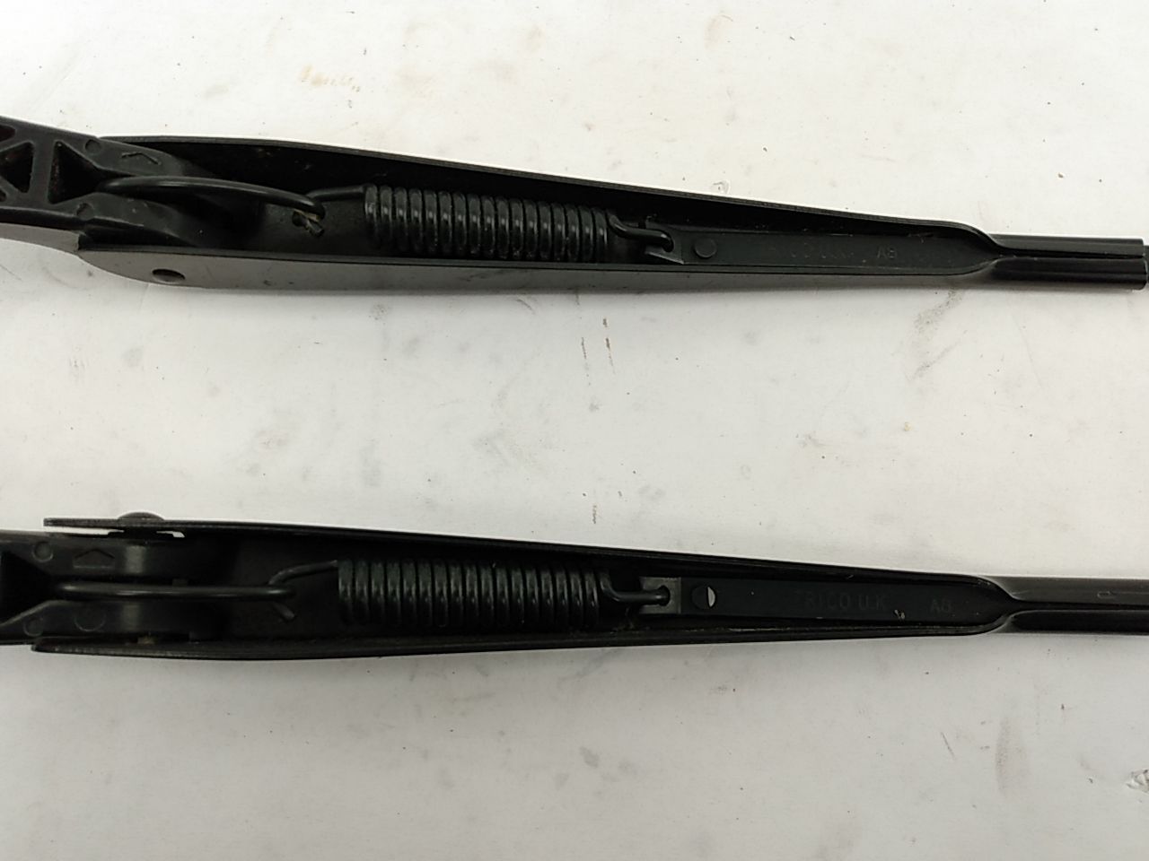 Saab 9-3 Pair Of Windshield Wiper Arms