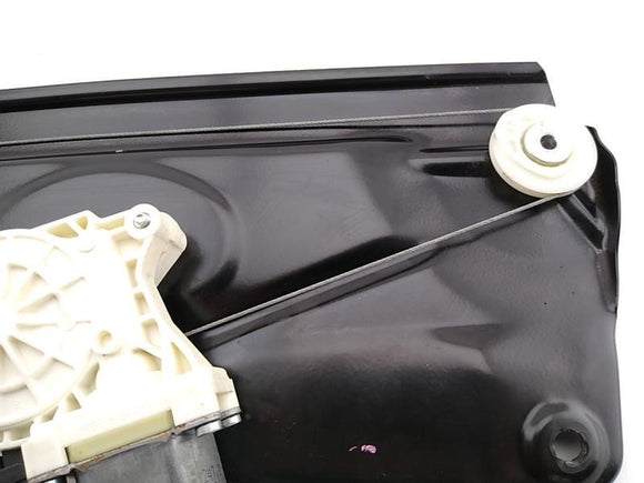 Range Rover Passenger Right Rear Window Regulator With Motor