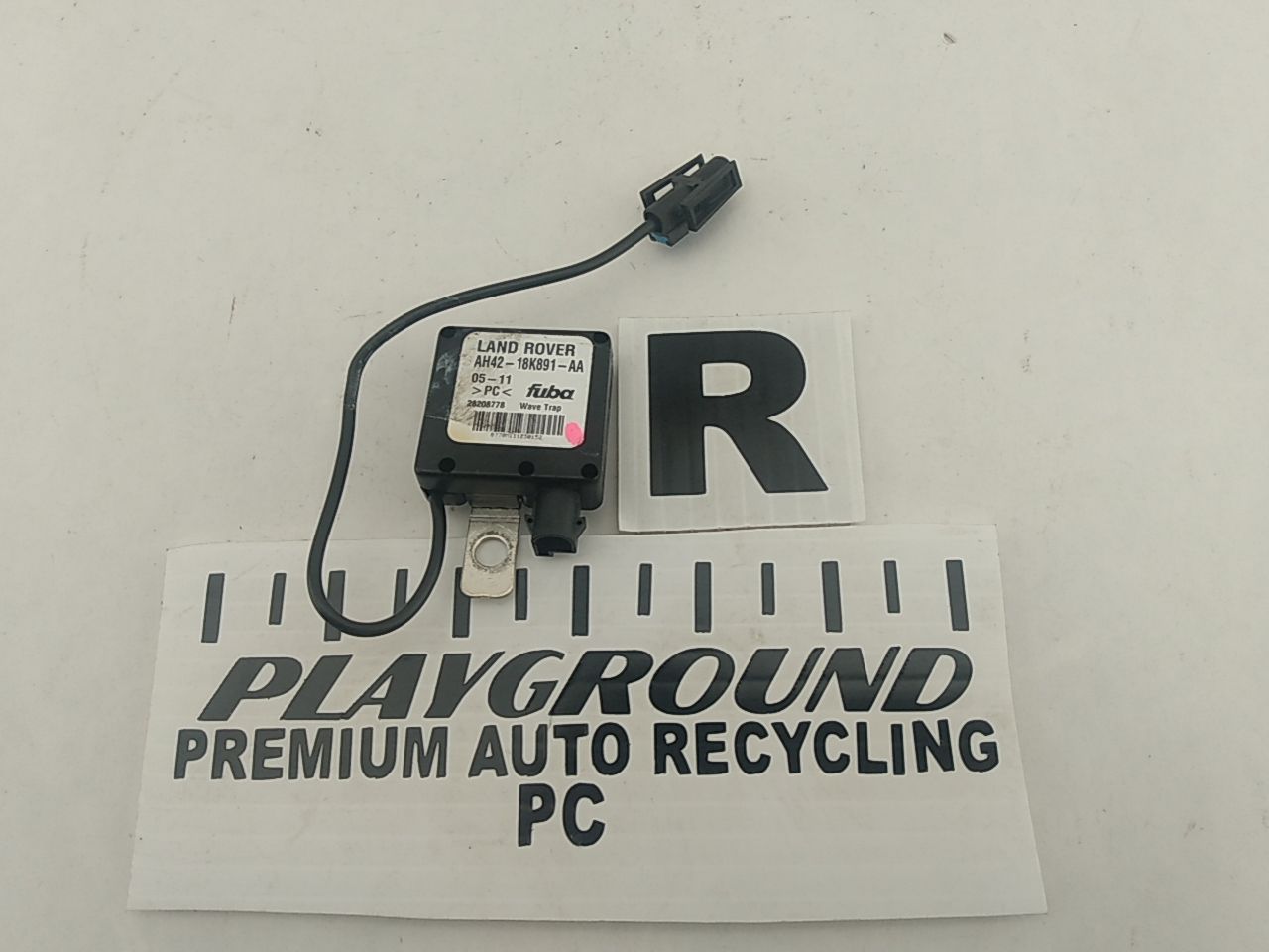 Range Rover Passenger Right Rear  Antenna Amplifier Module