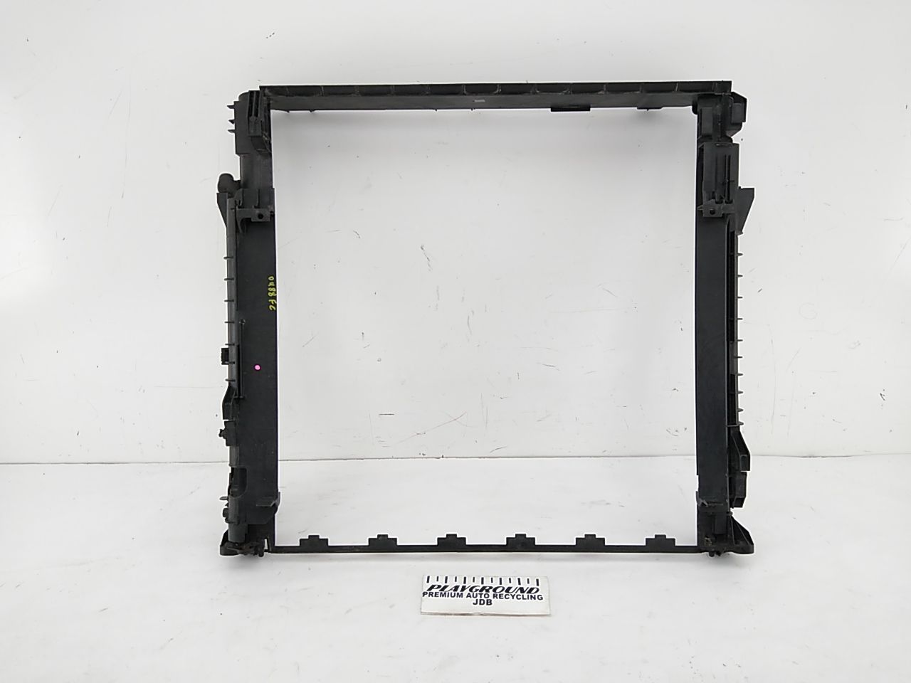 Range Rover Radiator Support Bracket Trim Bezel