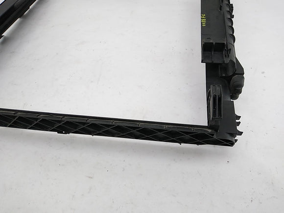 Range Rover Radiator Support Bracket Trim Bezel