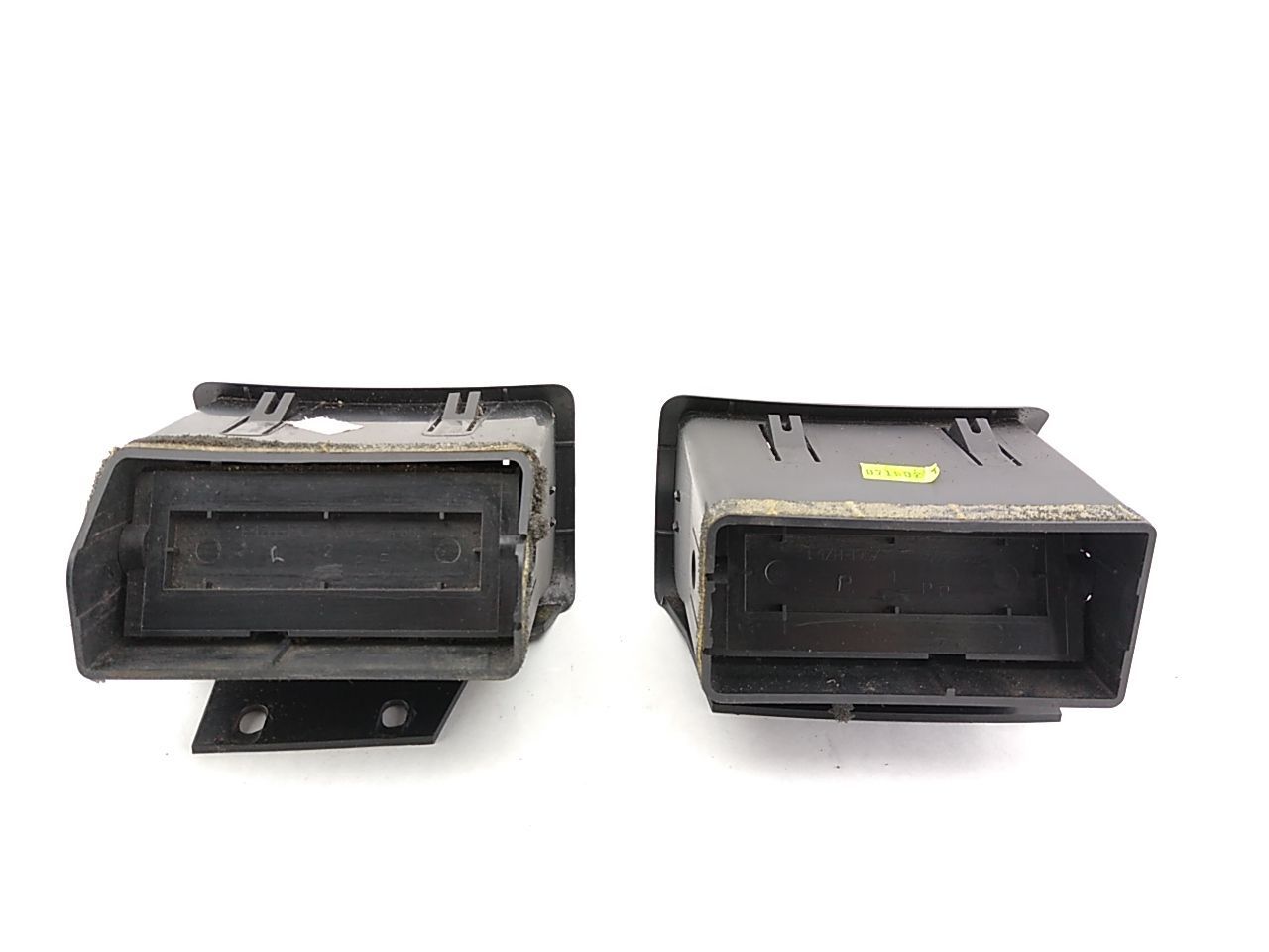 Ford Mustang Pair Of Front Dashboard AC Air Vents - 0