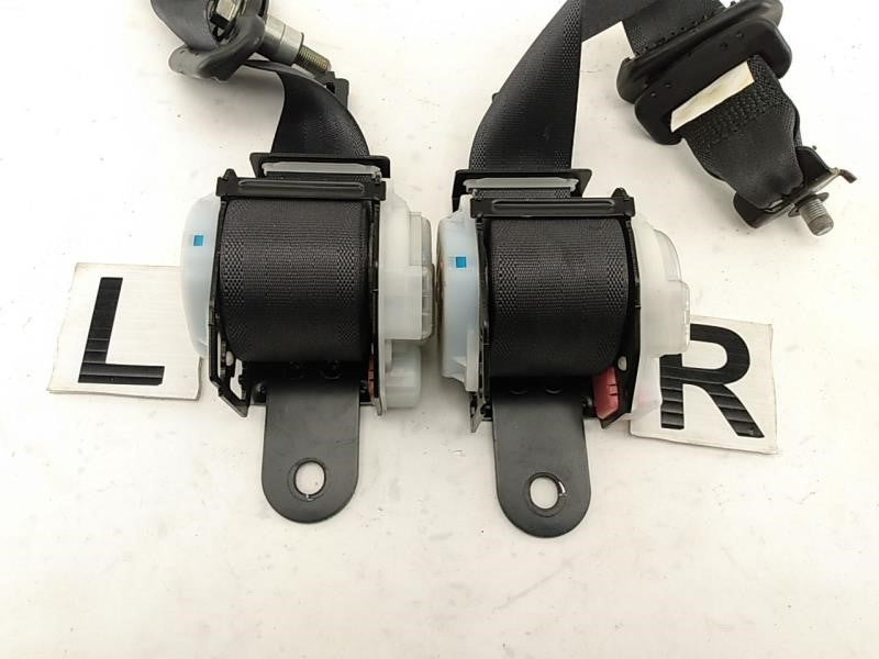 Acura RSX Pair Of Rear Seat Belt Retractors