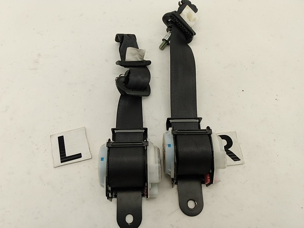 Acura RSX Pair Of Rear Seat Belt Retractors