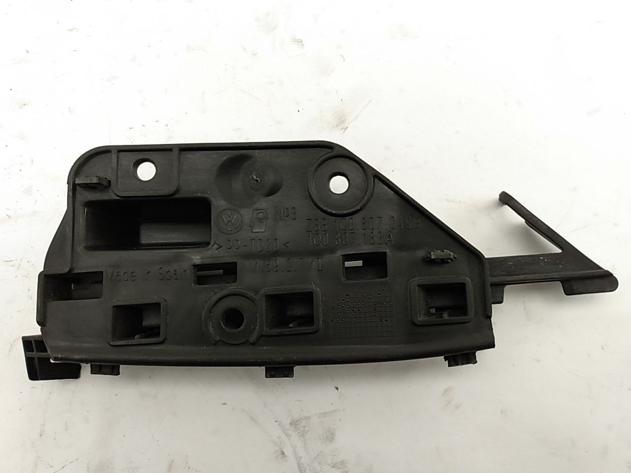 Volkswagen Eos Driver Left Front Side Wing Bumper Bracket Mount