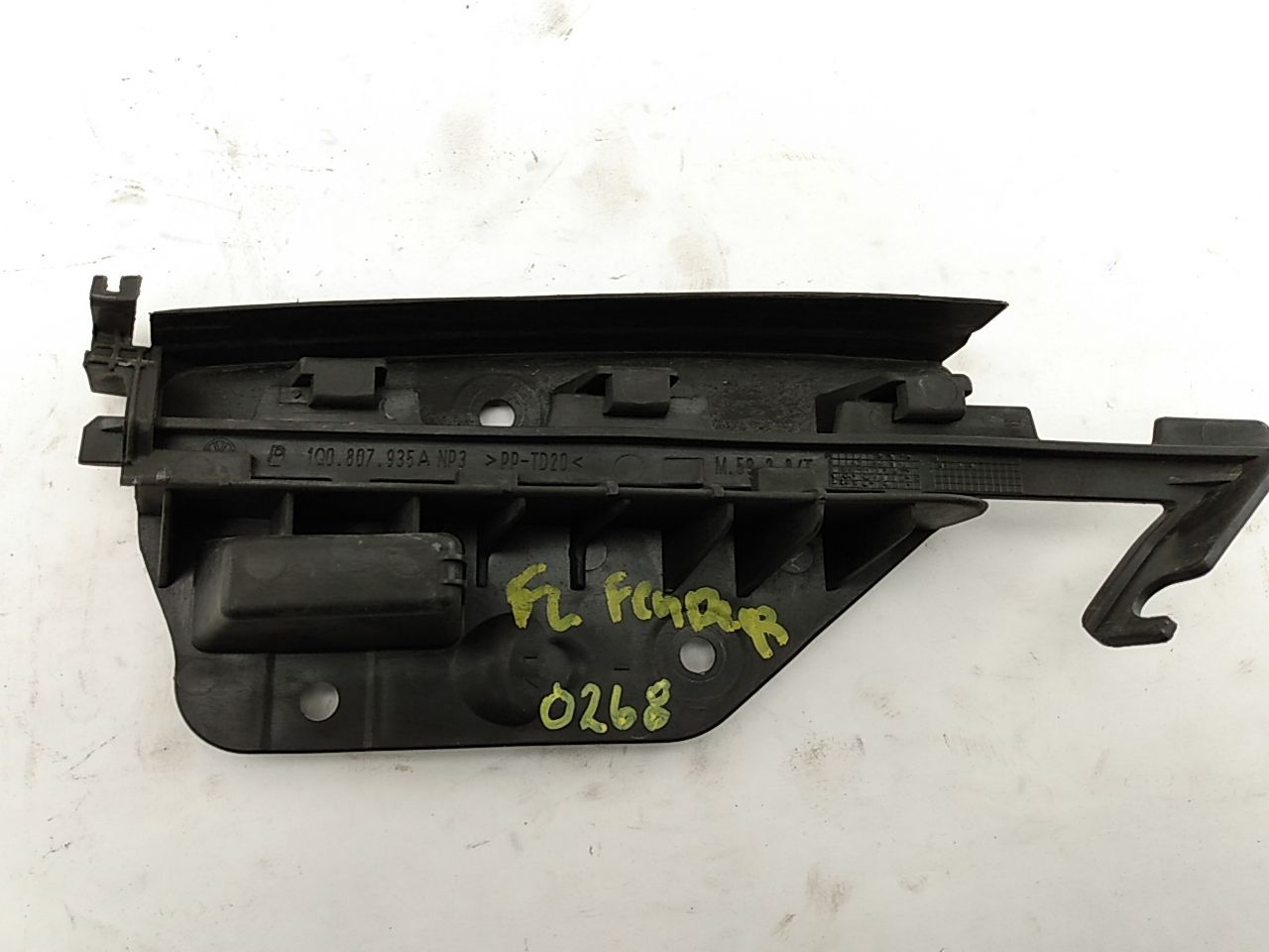 Volkswagen Eos Driver Left Front Side Wing Bumper Bracket Mount