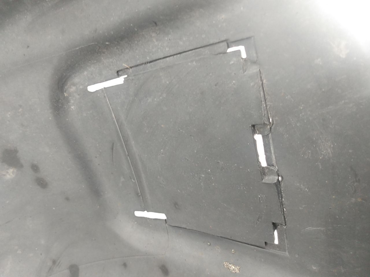 Jeep Liberty Passenger Right Front Inner Fender Liner