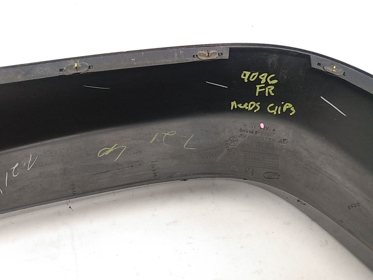 Jeep Liberty Passenger Right Front Fender Flare