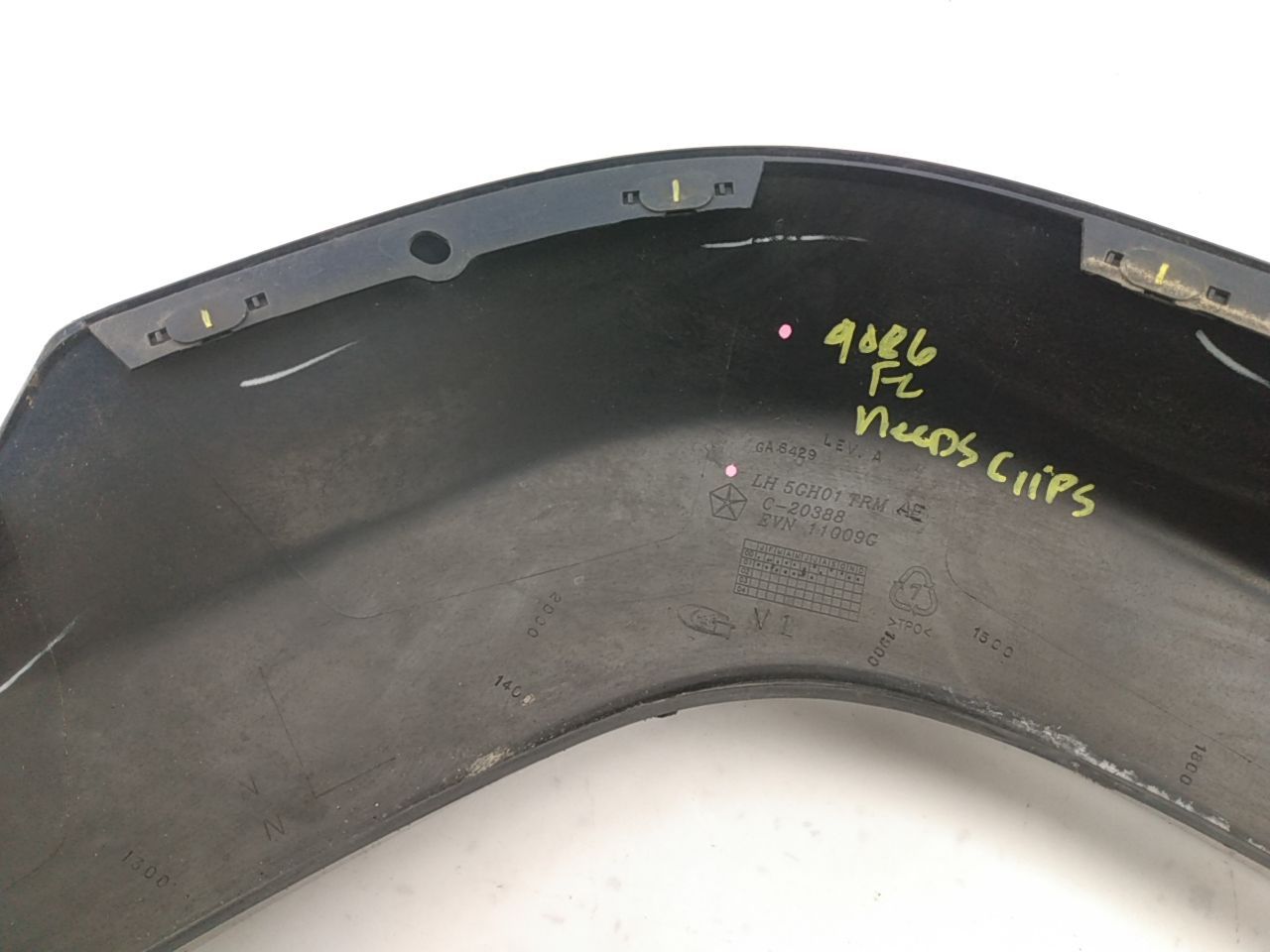 Jeep Liberty Driver Left Front Fender Flare