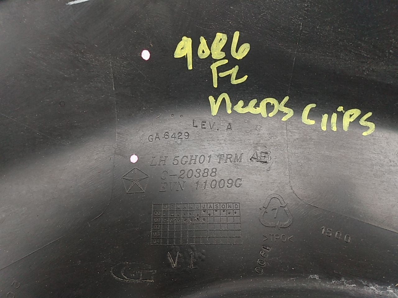 Jeep Liberty Driver Left Front Fender Flare
