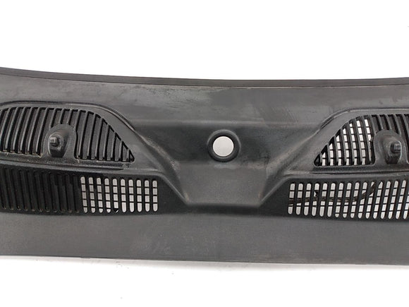 Jeep Liberty Windshield Cowl Vent Panel