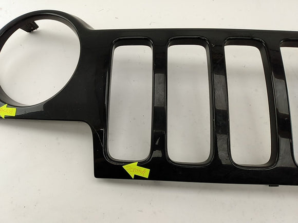 Jeep Liberty Front Outer Radiator Grille