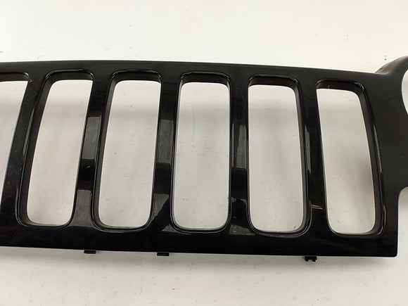Jeep Liberty Front Outer Radiator Grille