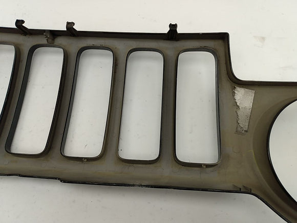 Jeep Liberty Front Outer Radiator Grille
