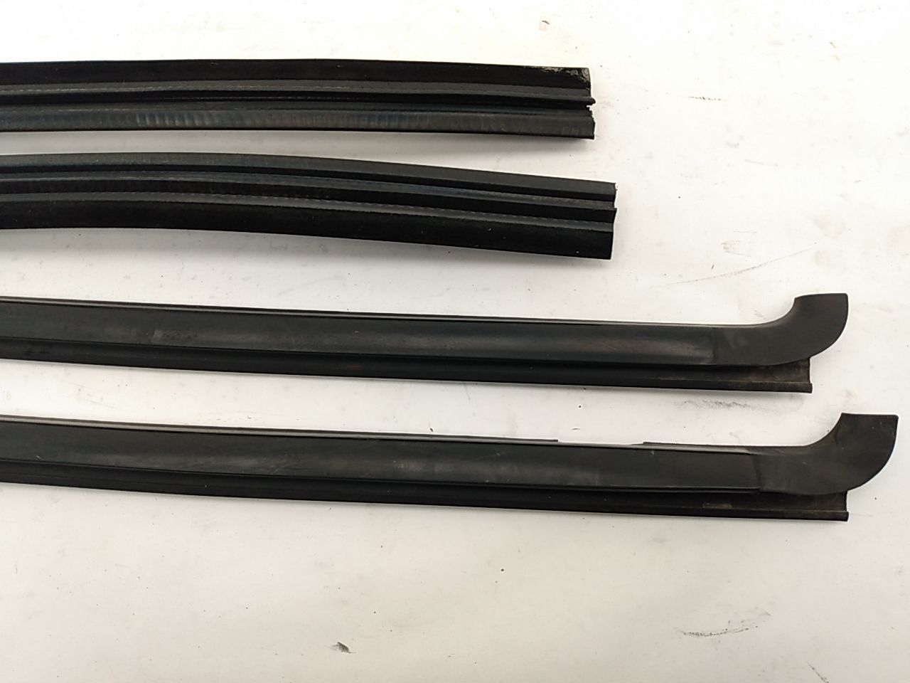 Hummer H3 Set Of Rear Window Seals