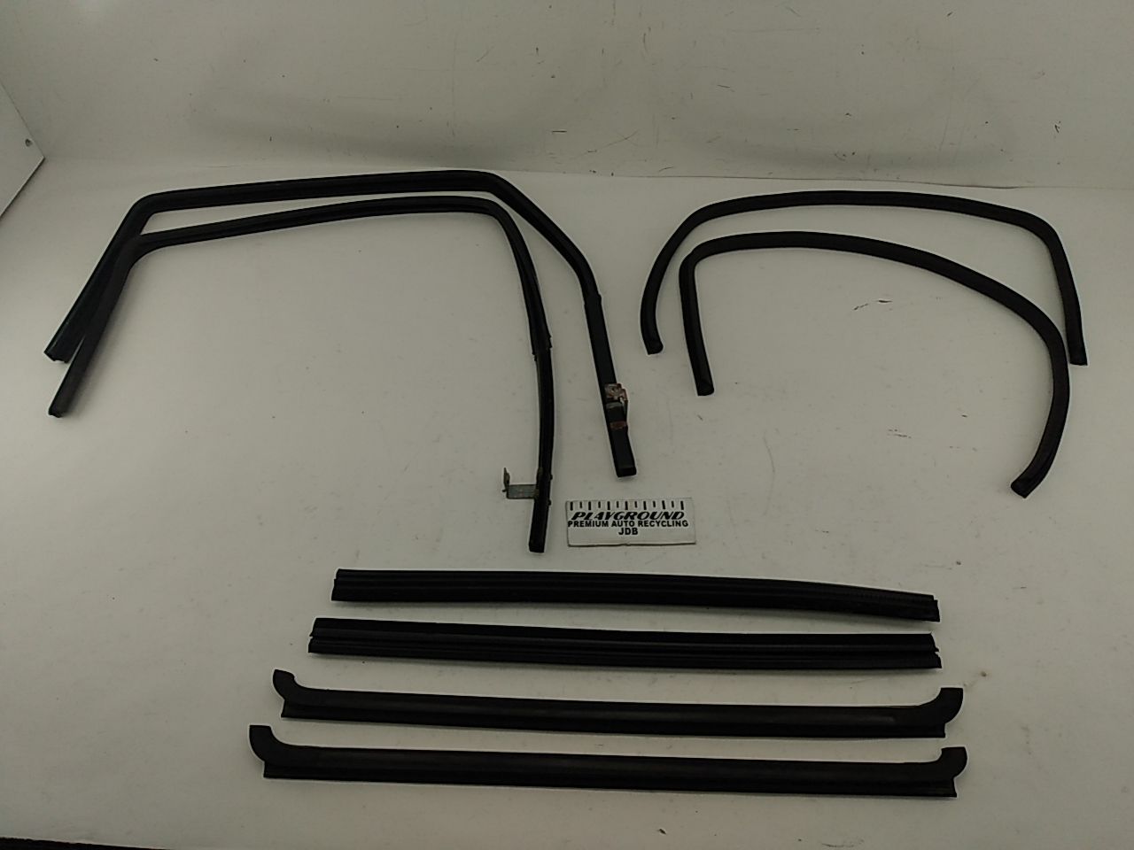 Hummer H3 Set Of Front Window Seals