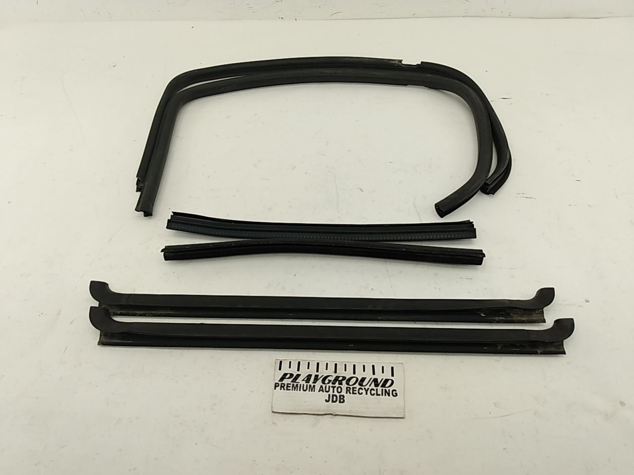 Hummer H3 Set Of Rear Window Seals