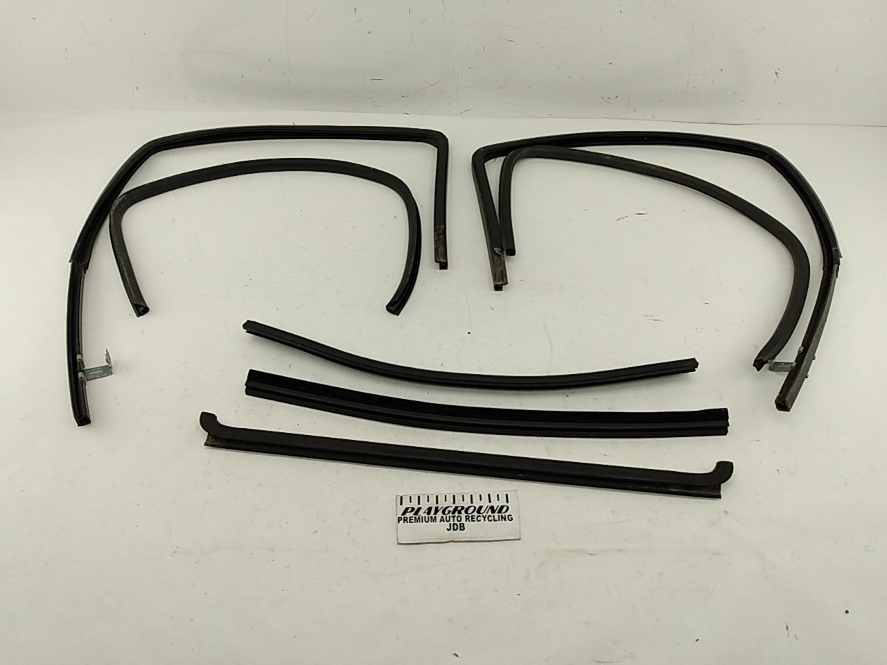 Hummer H3 Set Of Front Window Seals