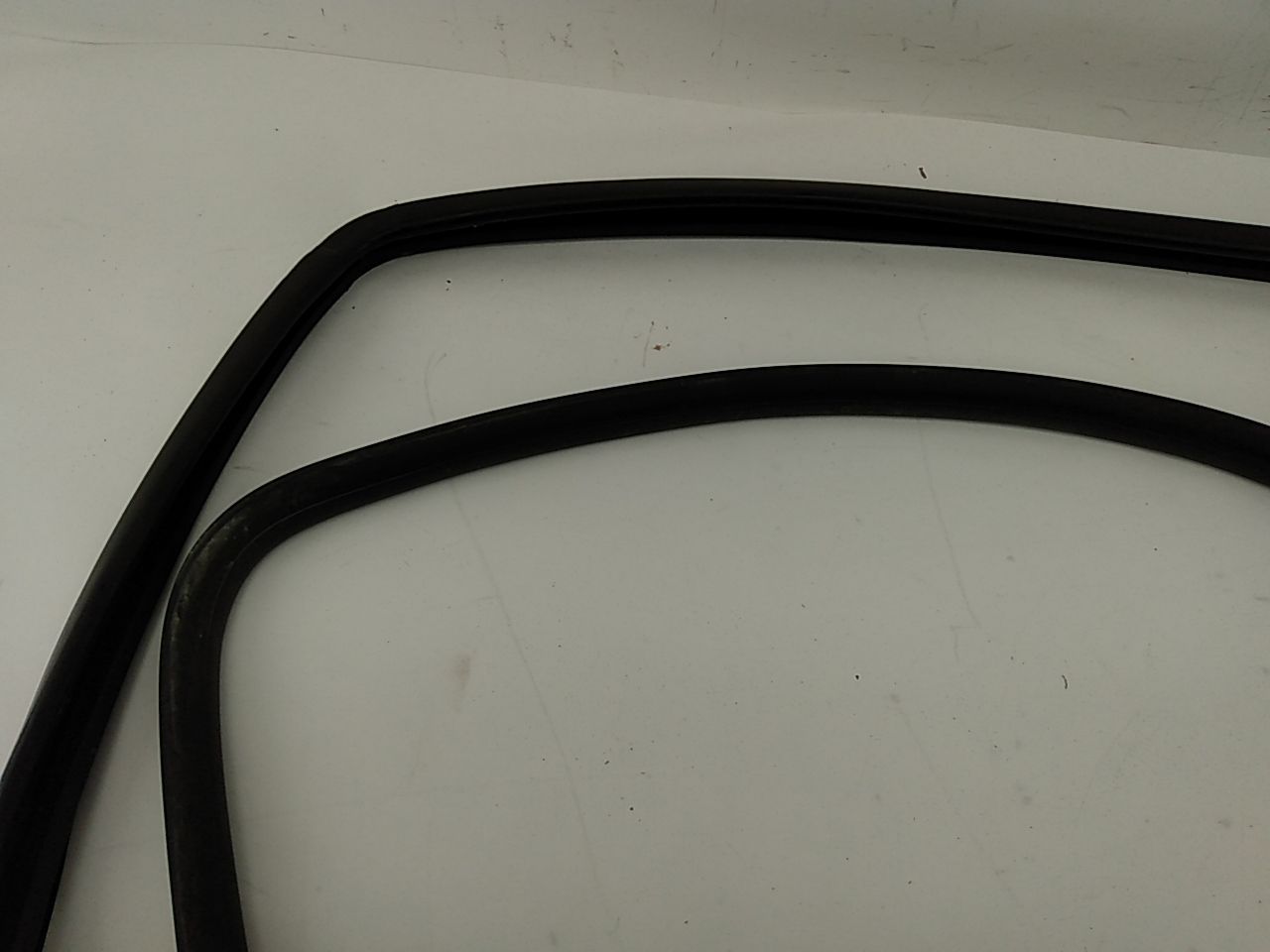 Hummer H3 Set Of Front Window Seals