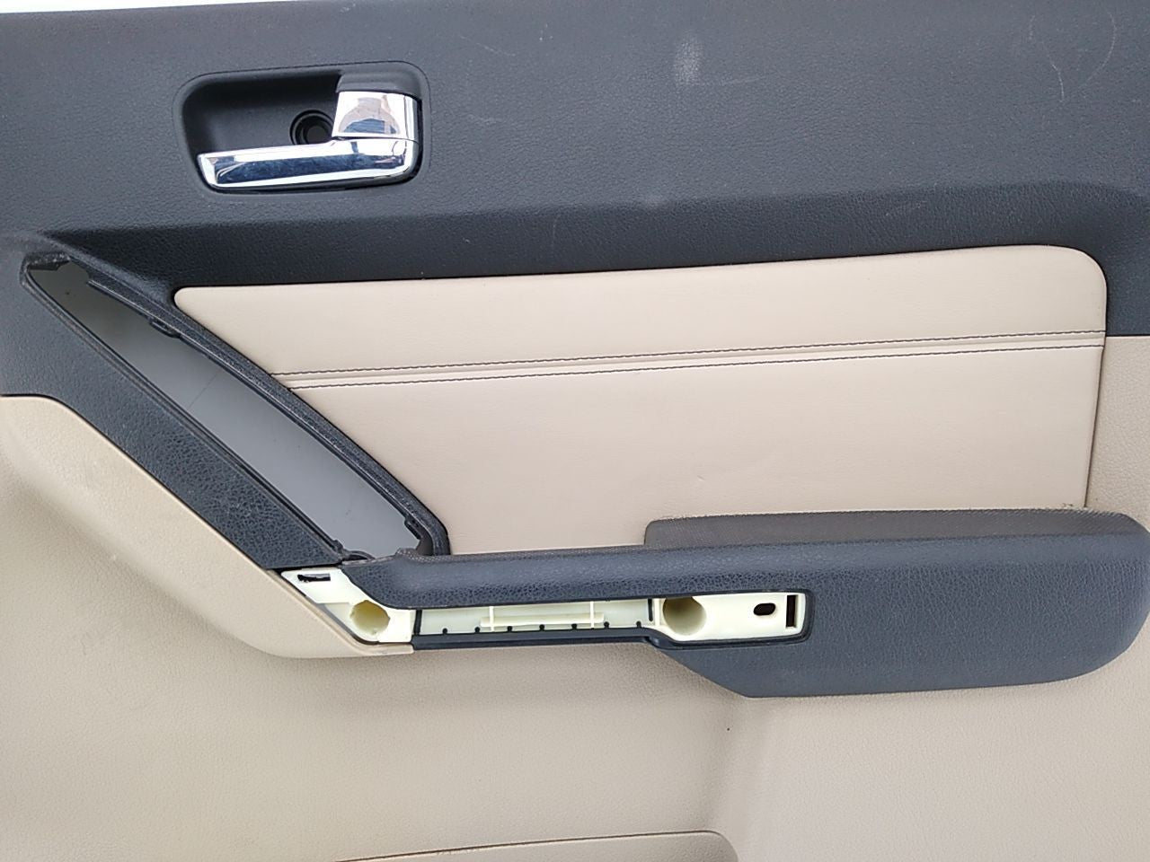 Hummer H3 Front Passenger Right Door Trim Panel