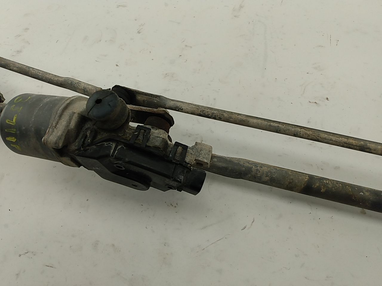 Hummer H3 Front Windshield Wiper Transmission and Motor