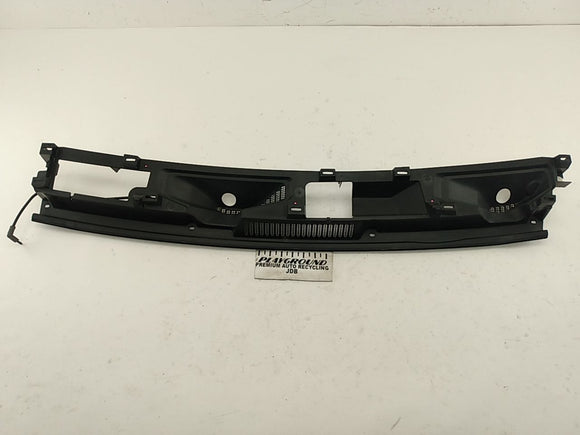 Hummer H3 Windshield Cowl Vent Panel