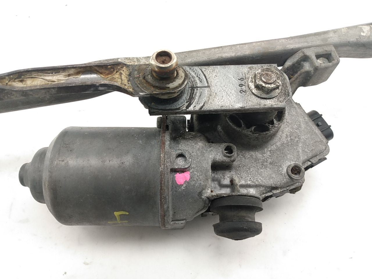 Hummer H3 Front Windshield Wiper Transmission and Motor