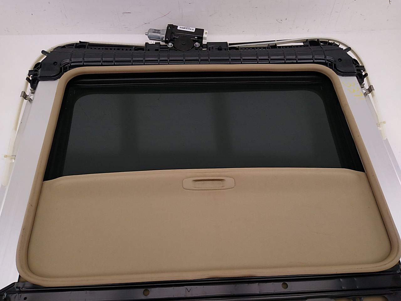 Hummer H3 Sunroof Glass Panel Assembly