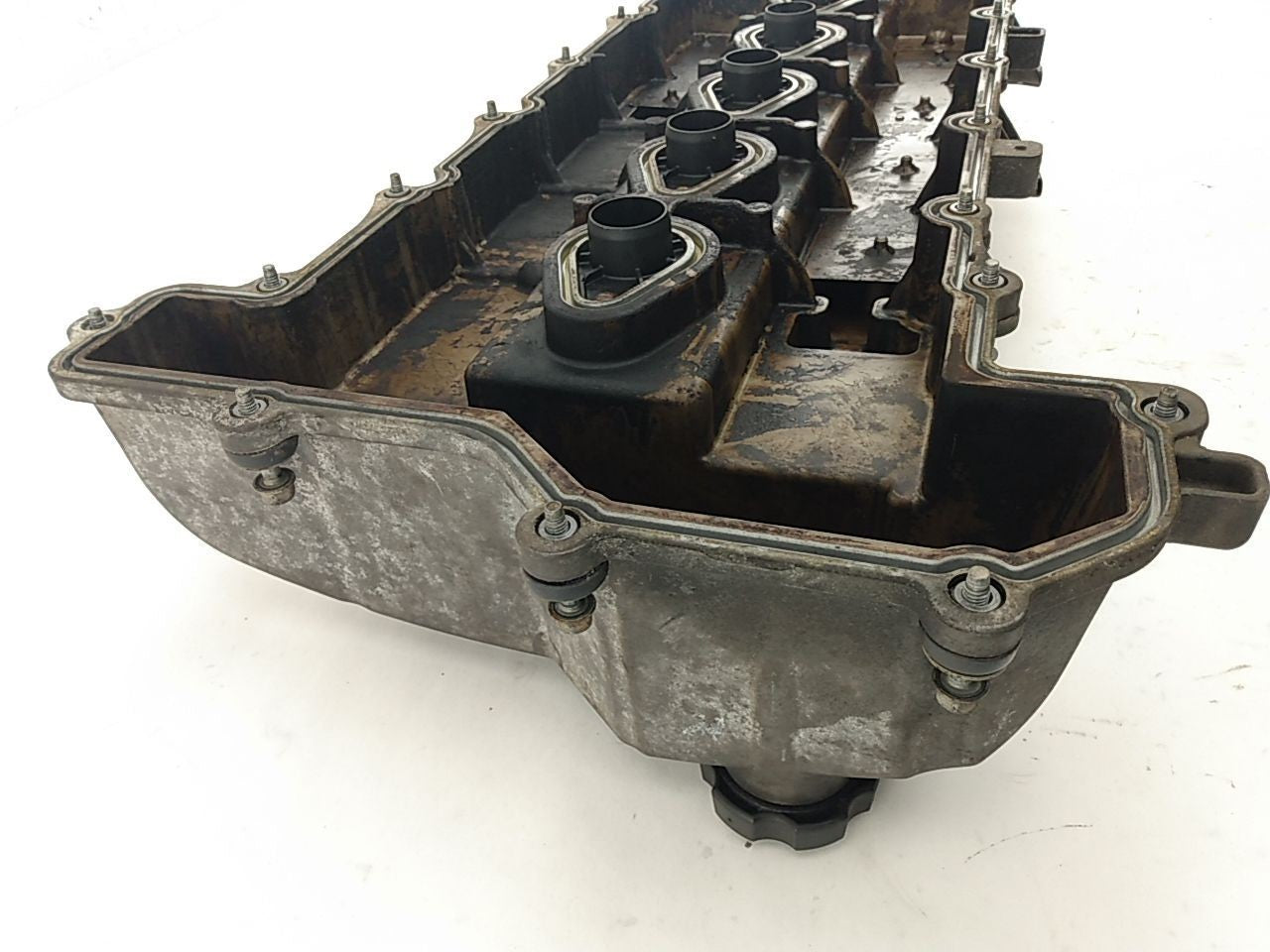 Hummer H3 Engine Valve Cover