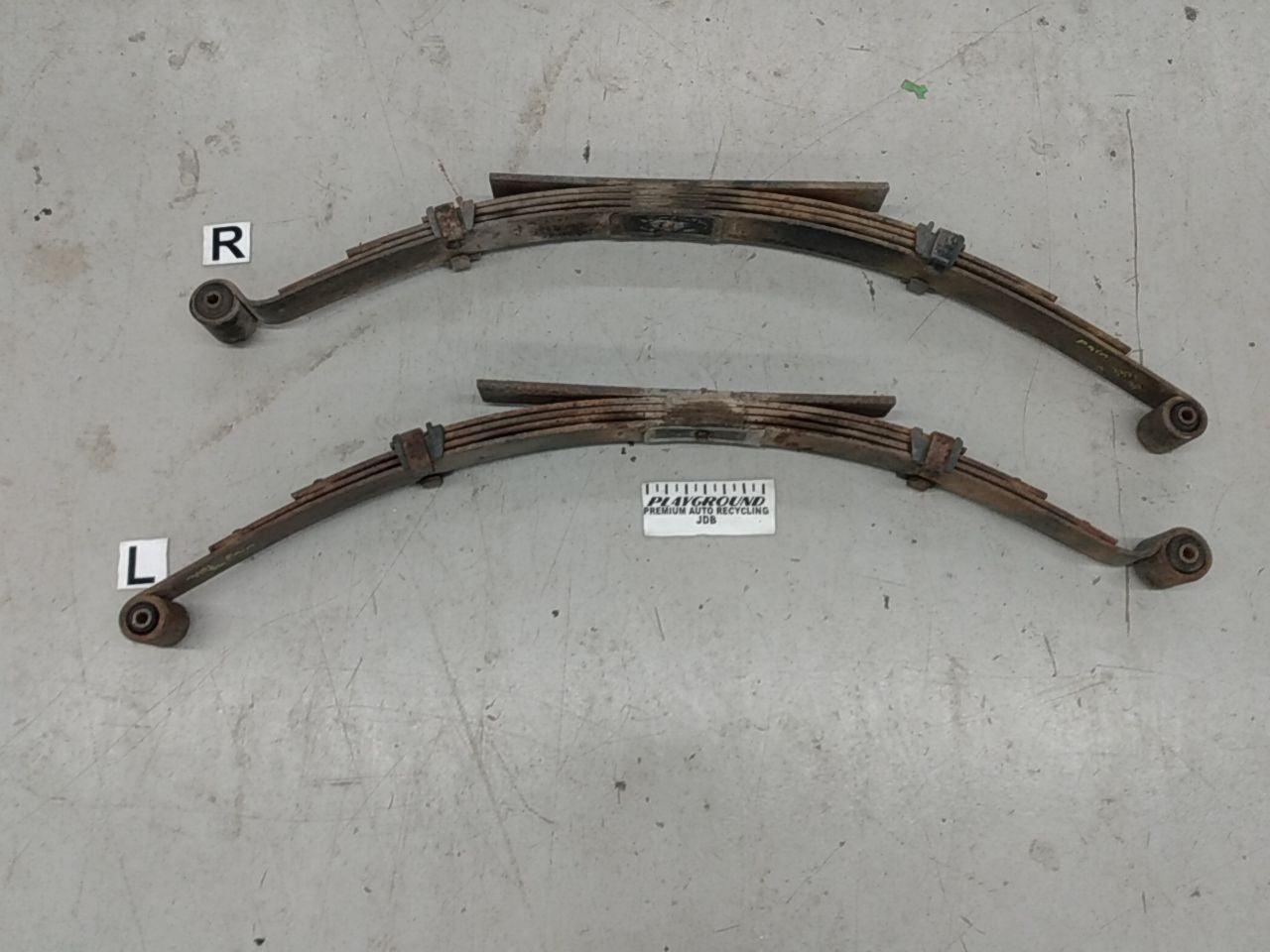 Hummer H3 Pair Of Rear Leaf Springs