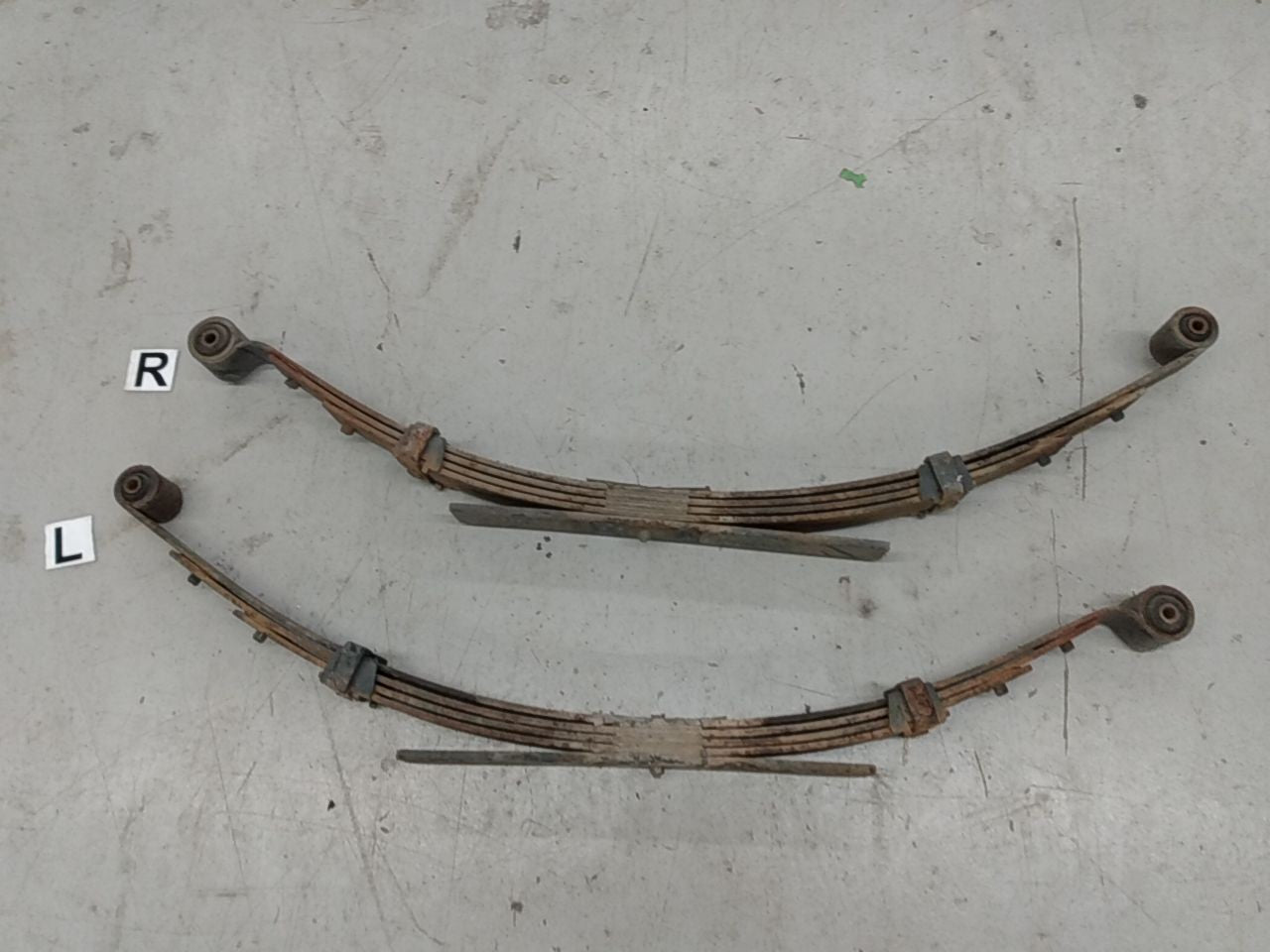 Hummer H3 Pair Of Rear Leaf Springs - 0