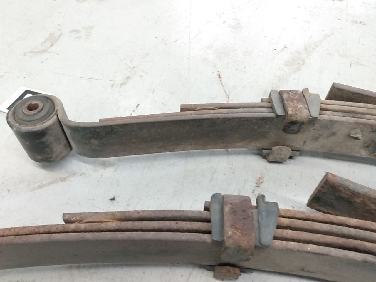 Hummer H3 Pair Of Rear Leaf Springs