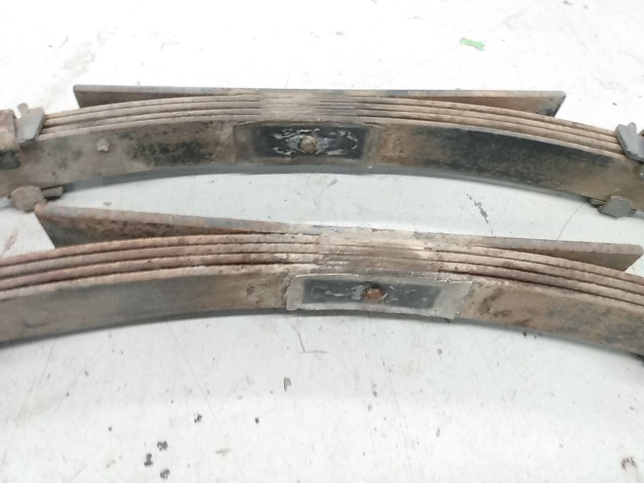 Hummer H3 Pair Of Rear Leaf Springs