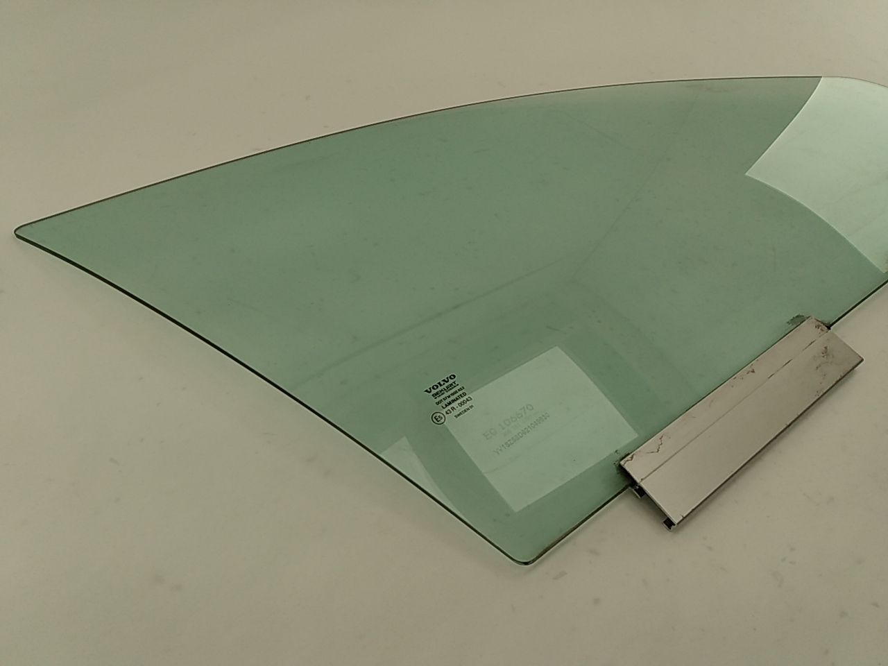 Volvo V70 Passenger Right Front Door Window Glass - 0